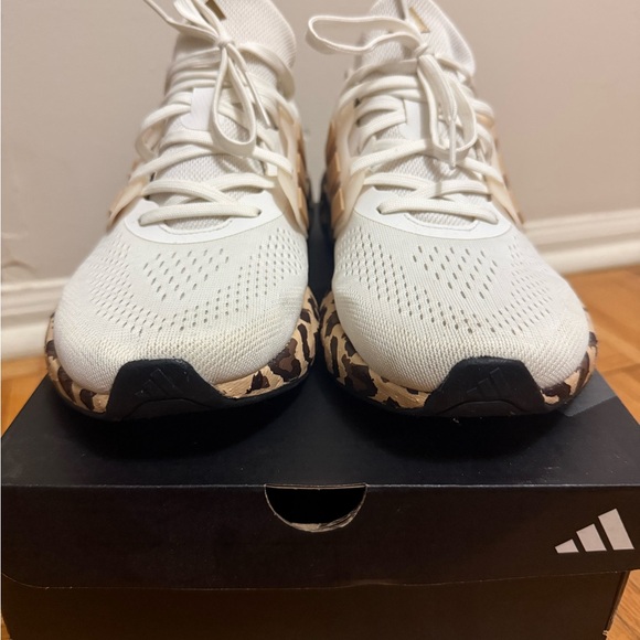 Adidas Women's Cream and Brown Athletic Shoes - Picture 8 of 9